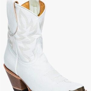 Idyllwind White Cowgirl Boots size 6